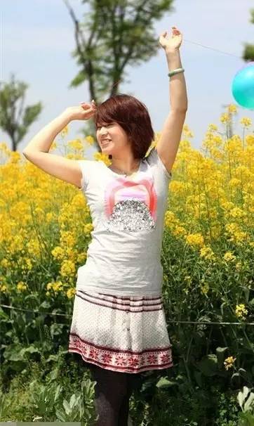 拍照油菜花技术技巧,手机拍摄油菜花人像摄影方法