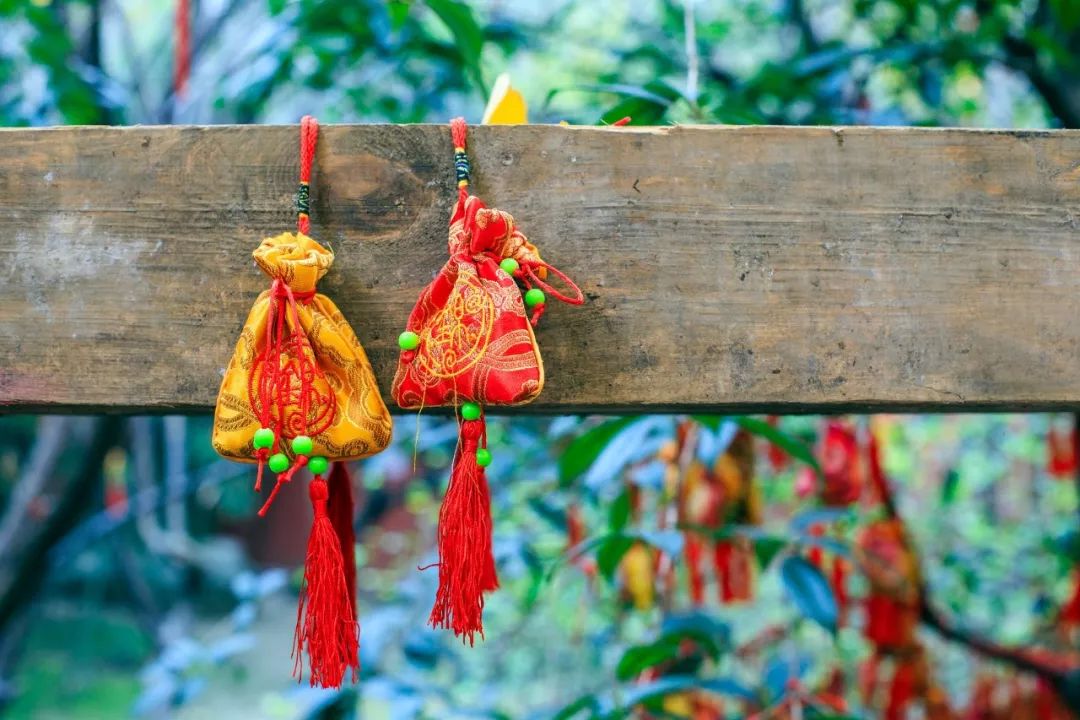 三十首顶级春节意境诗词,十首绝美春节诗词翻译