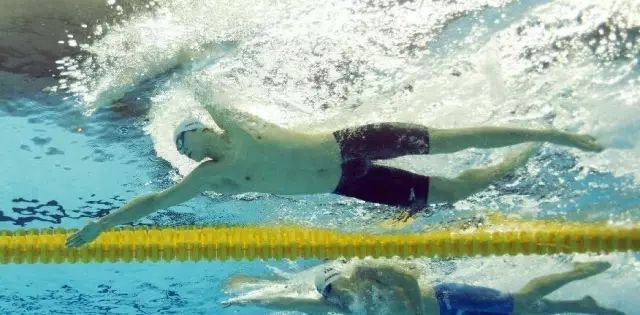 自由泳动作学会以后怎样巩固练习,只需四步轻松学会自由泳