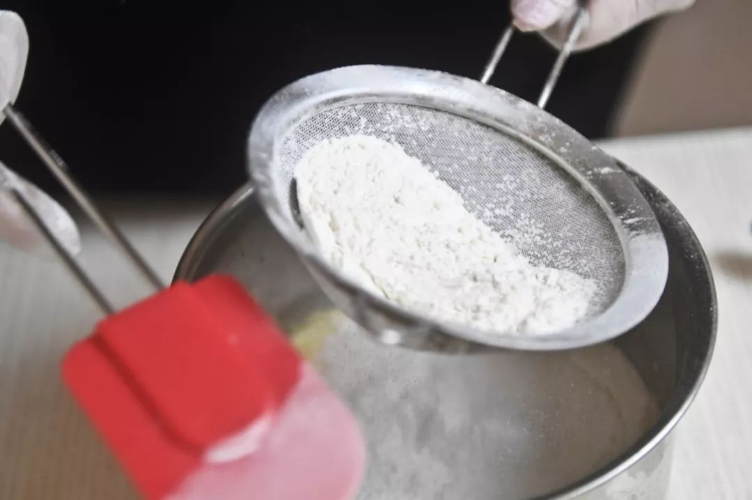 做个简单的蛋糕祝女儿生日快乐,人日蛋糕