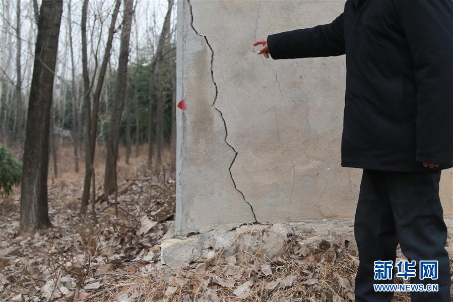 挖掘作业挖出物要离坑边多远,挖掘作业