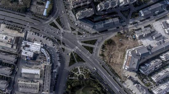 看不透华清嘉园的狼狗时光,就当不了下个王兴