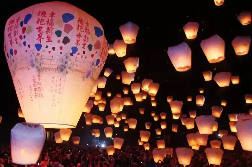 “装备控”周鸿祎和AK47干上了！