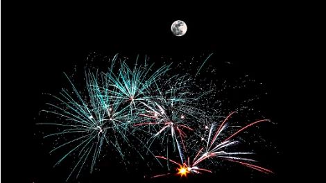 古人避开一切和黑暗有关的字眼，只用光与月为元宵命名