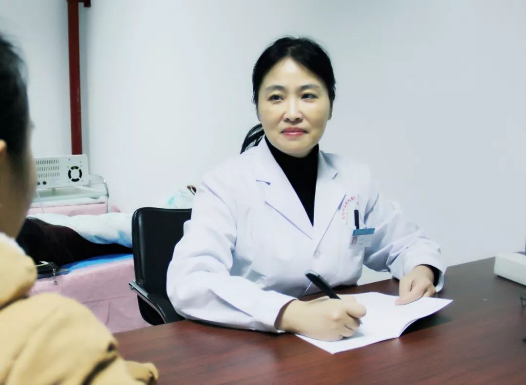 冬春季节皮肤干燥用什么护肤品,吃什么冬季皮肤不干燥