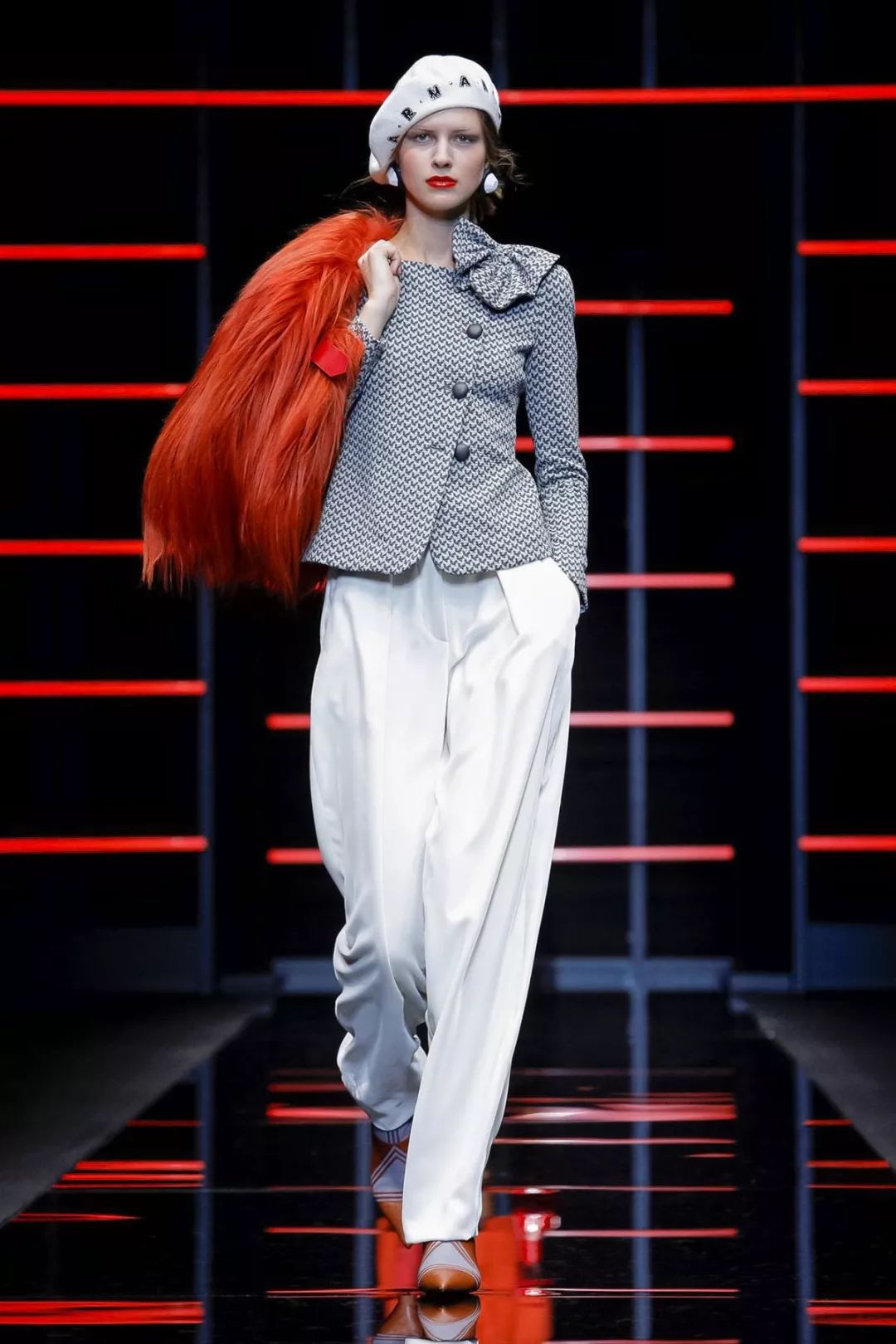 看完这场EmporioArmani，我终于感受到自由女性的魅力