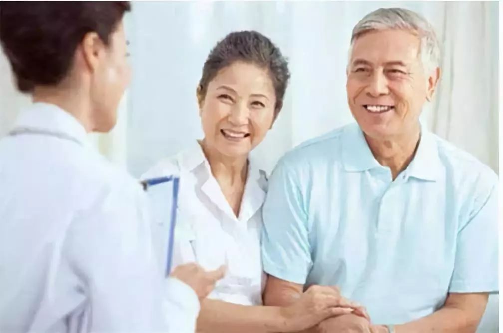 关注艾滋病人,关注艾滋病群体的形势