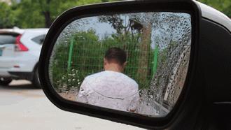 雨天后视镜看不清怎么办小妙招,雨天后视镜小妙招