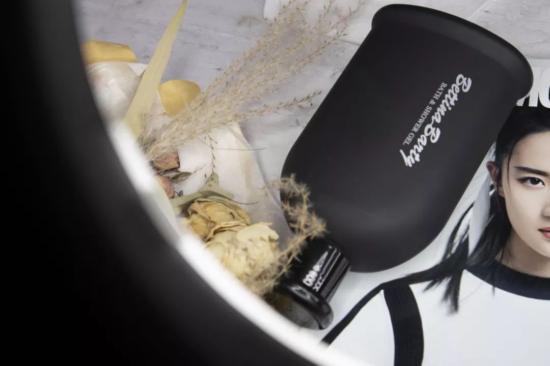 对不起，我没喷香水，那香味是我自带的