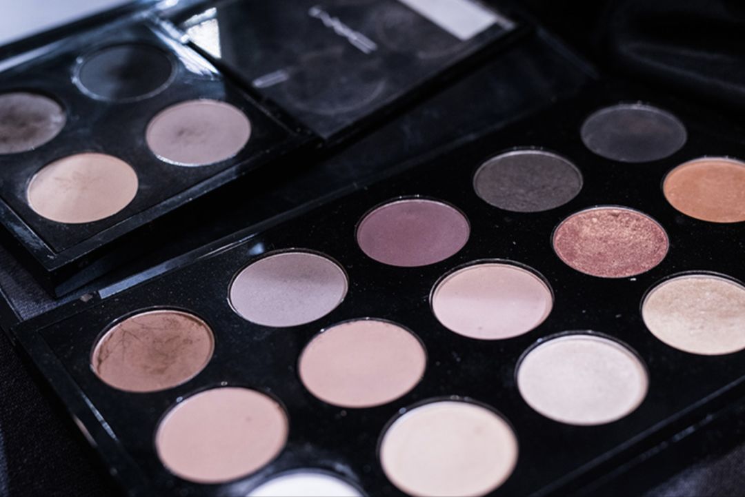 玩起来真的会上瘾！比买彩妆更有趣的只有彩妆抠盘了！