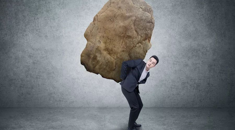 欠款人无力偿还担保人负多少责任,欠款人无力偿还跑路了