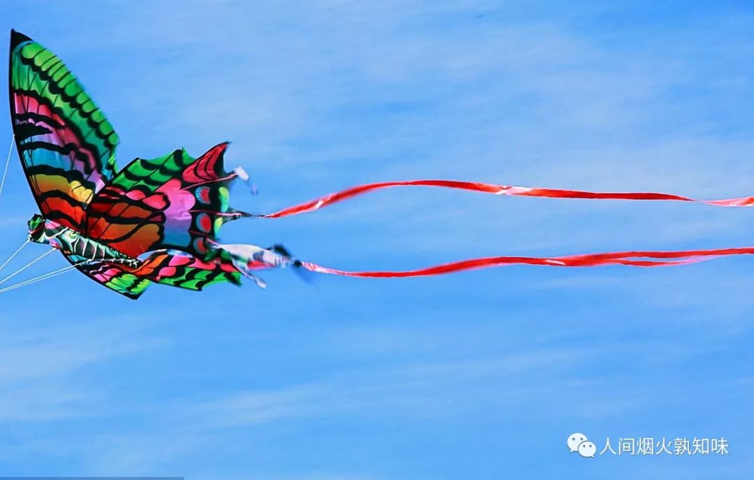 在又是风筝飞满天的阳春三月，你还记得儿时自制风筝陀螺等玩具么