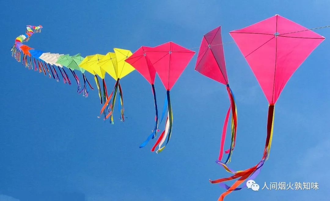在又是风筝飞满天的阳春三月，你还记得儿时自制风筝陀螺等玩具么