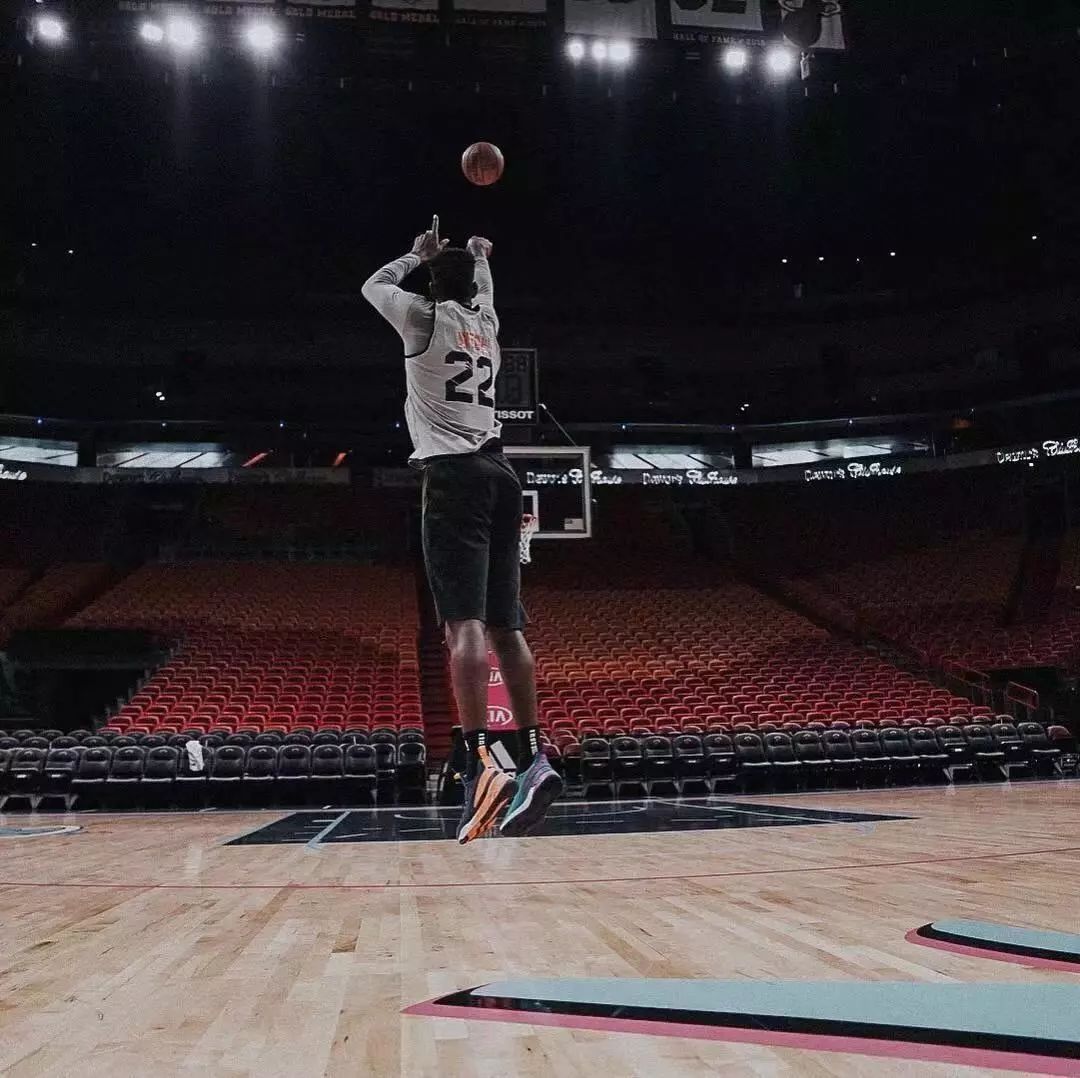 今日球鞋上脚一览aj11,耐克和lpl联名的鞋