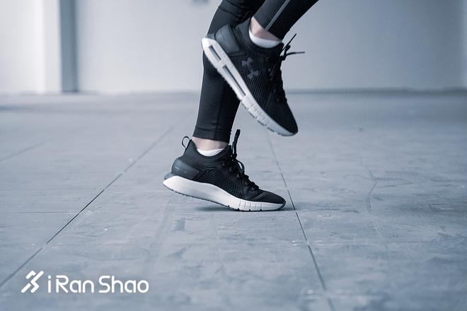 跑鞋nikezoomx三代,跑鞋幻影和绝尘2哪个好