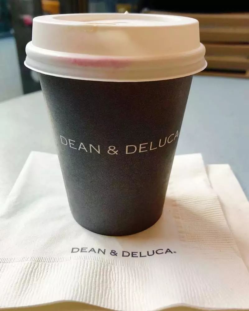 热饮咖啡杯盖的正确打开方法,咖啡杯盖怎么拧