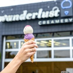 大白兔出冰激凌了？！当中国人为猫爪杯抢破头时，美国在抢冰激凌