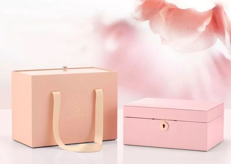 比起项链、耳环、戒指，女孩子更需要这个礼物|智黑智选