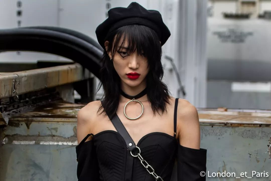 韩国最受争议的超模来了,谁说平胸不性感?