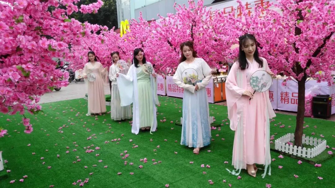 玉林很像西藏网红打卡地景区,玉林市油菜花网红景点