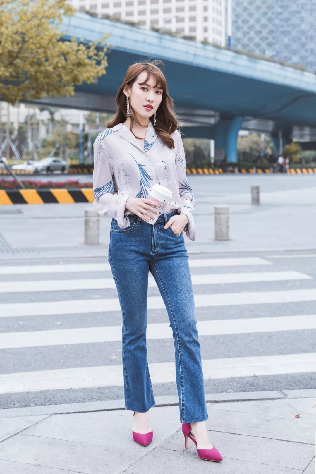 发型妆容与穿搭 (妆容发型和穿搭都是关键)