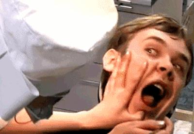 20岁牙周炎牙齿掉光了 (牙齿都掉光了牙周炎是不是就好了)