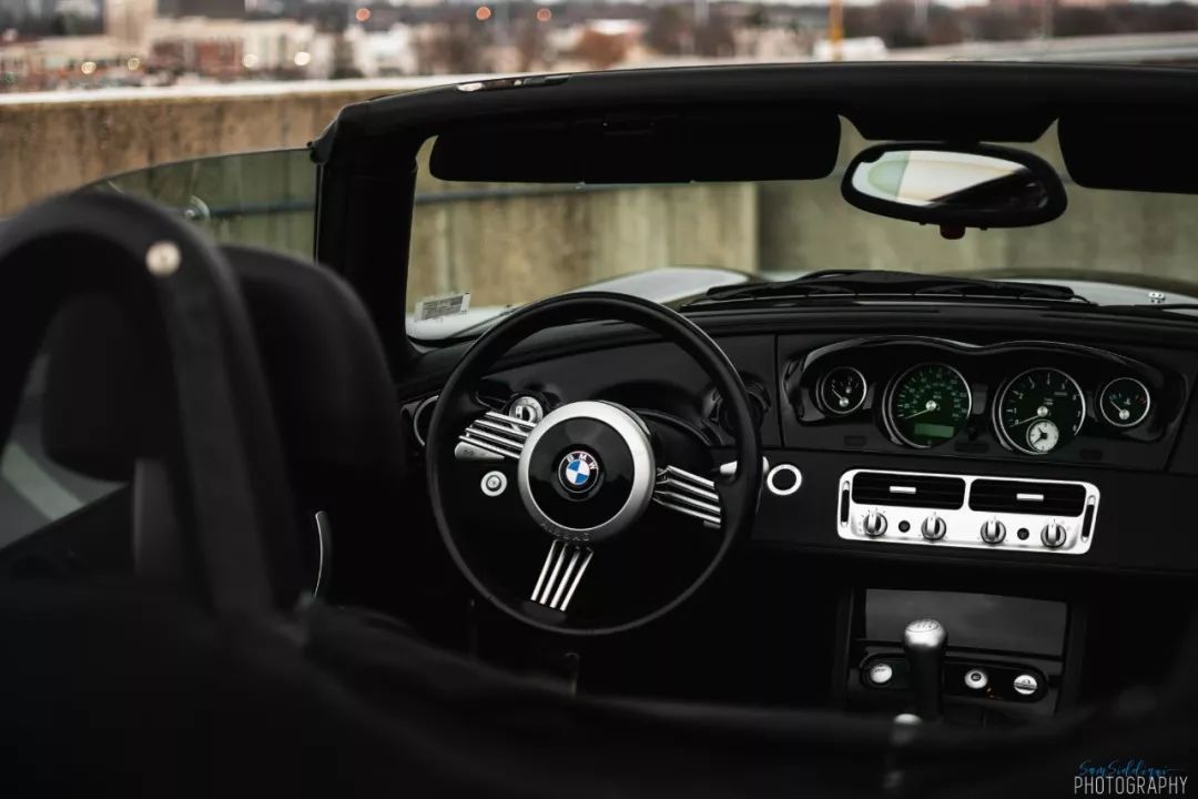 宝马z8价格多少人民币,宝马z8敞篷跑车价格