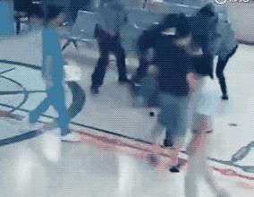 监控拍下令人惊恐的视频,监控拍下医院惊恐一幕