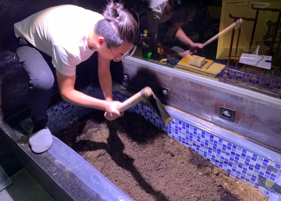 这大概是全世界最无聊的人了