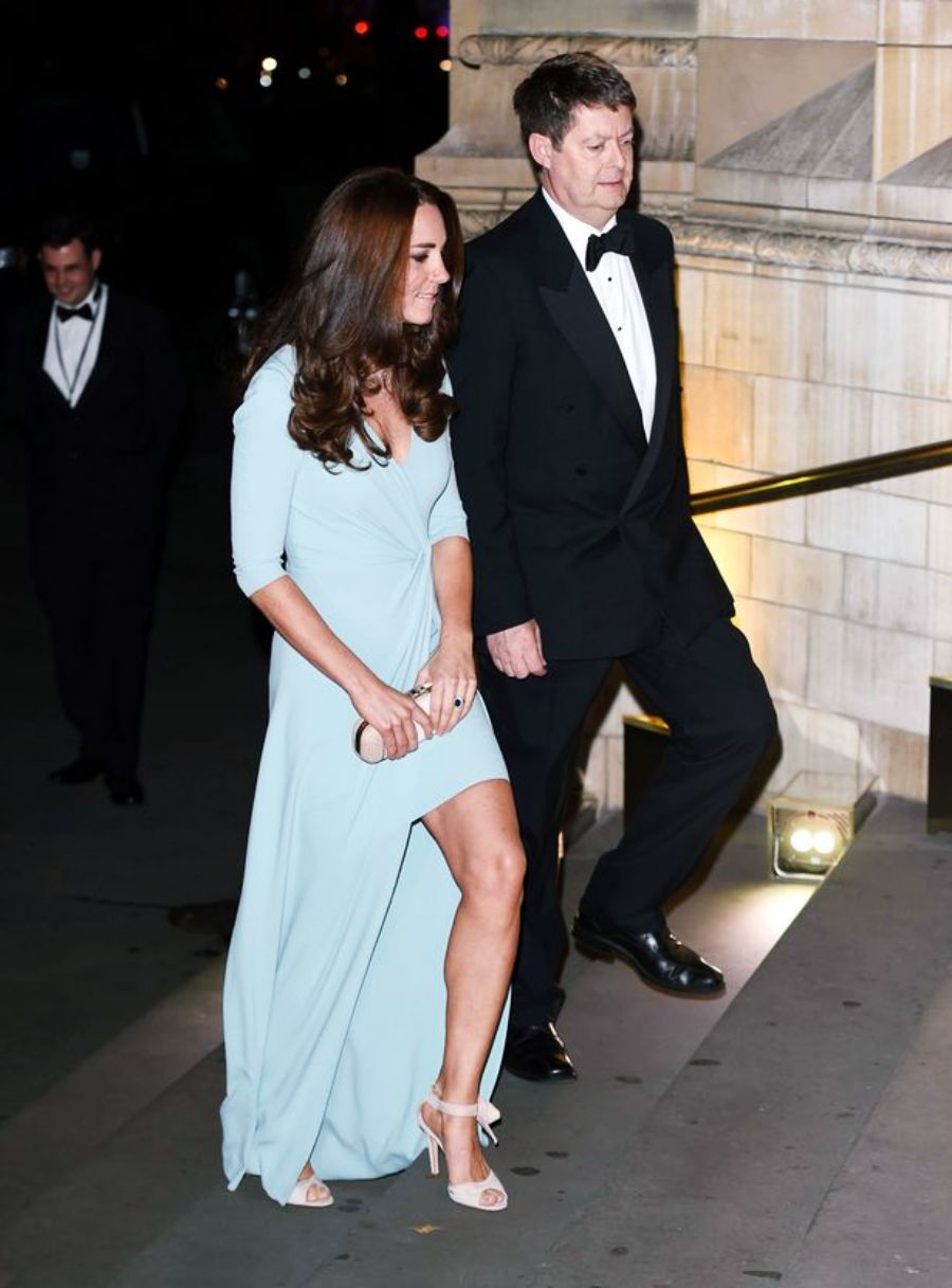 凯特王妃为什么穿这么多品牌,一年带货十亿完整版