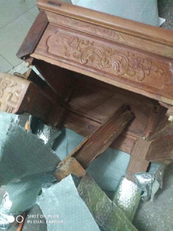 4万多元买的红木家具缺胳膊断腿物流商家谁来赔？