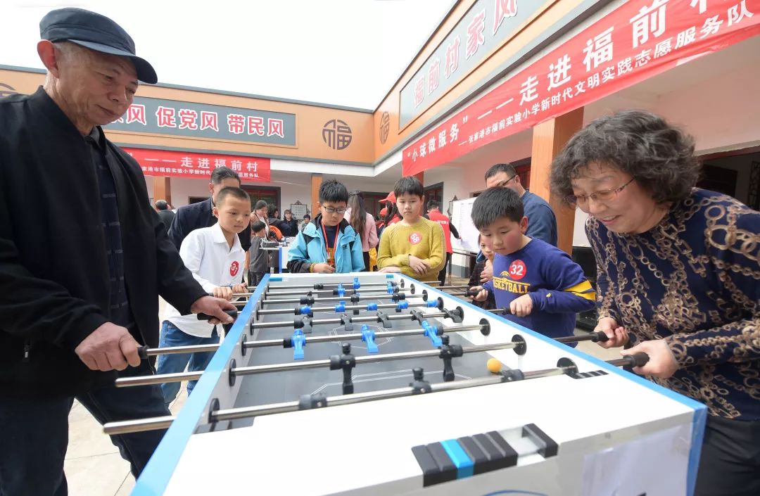 【潮】究竟什么事，让福前的爷爷奶奶们从牌桌上起来了？！