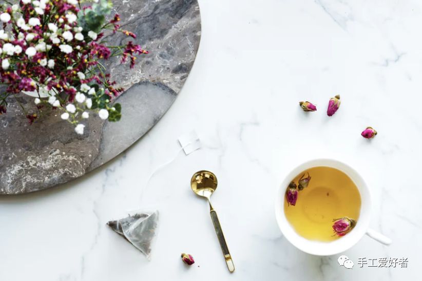 唇部磨砂膏测评唇周黑,改善唇色暗沉的唇部精华