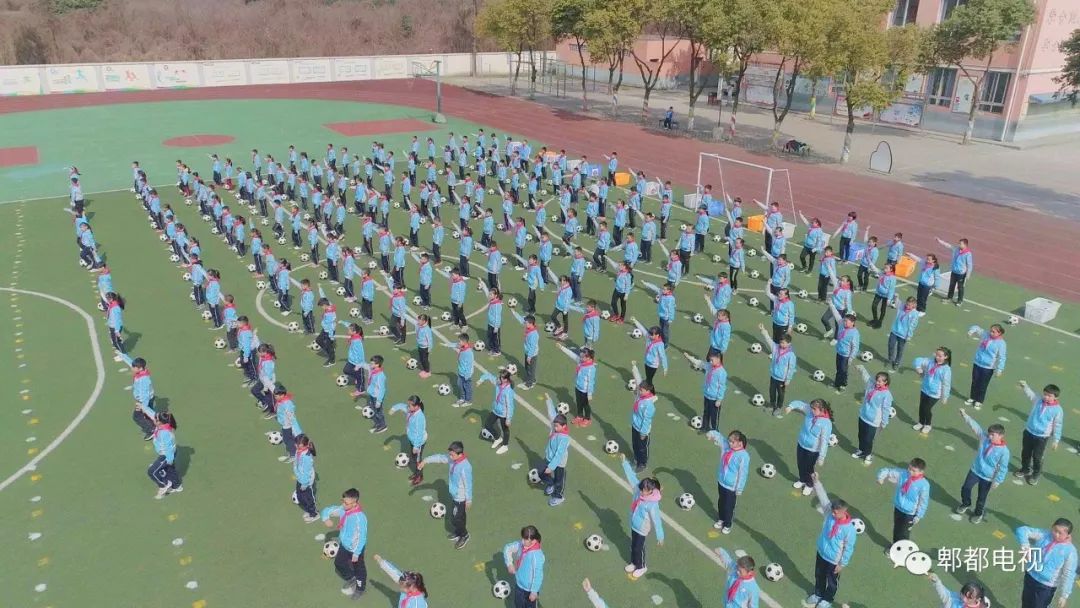 礼赞伟大祖国快闪视频,致敬祖国快闪的视频