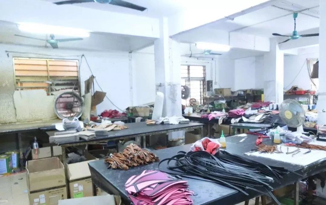 鏇濆厜鑹績鍟嗗,鏇濆厜榛戝績浠ｈ喘