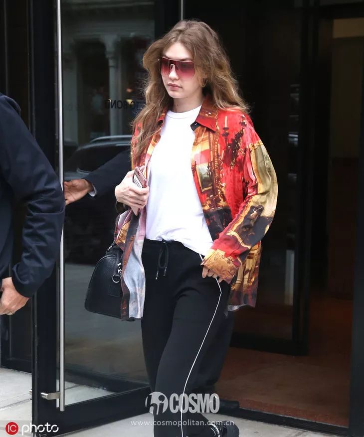 时髦办|穿上昊然弟弟的方领白衬衫，我有初恋的感觉