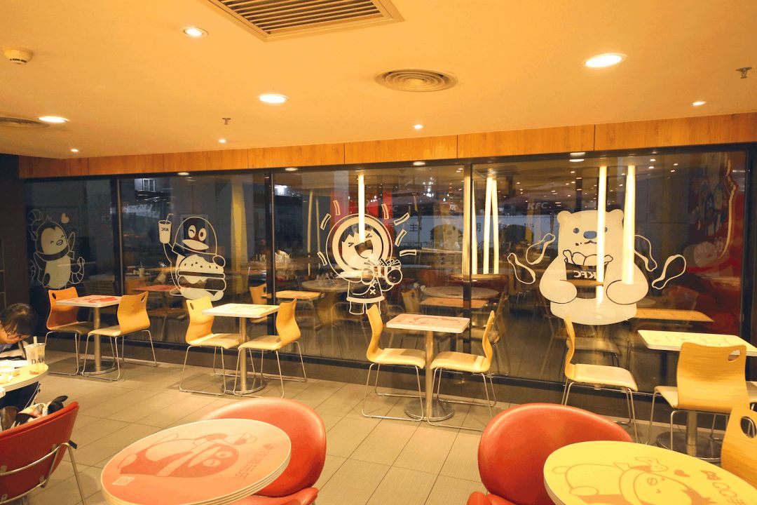 在QQ和luckin的主题店，我听见99年互联网创业浪潮的回声