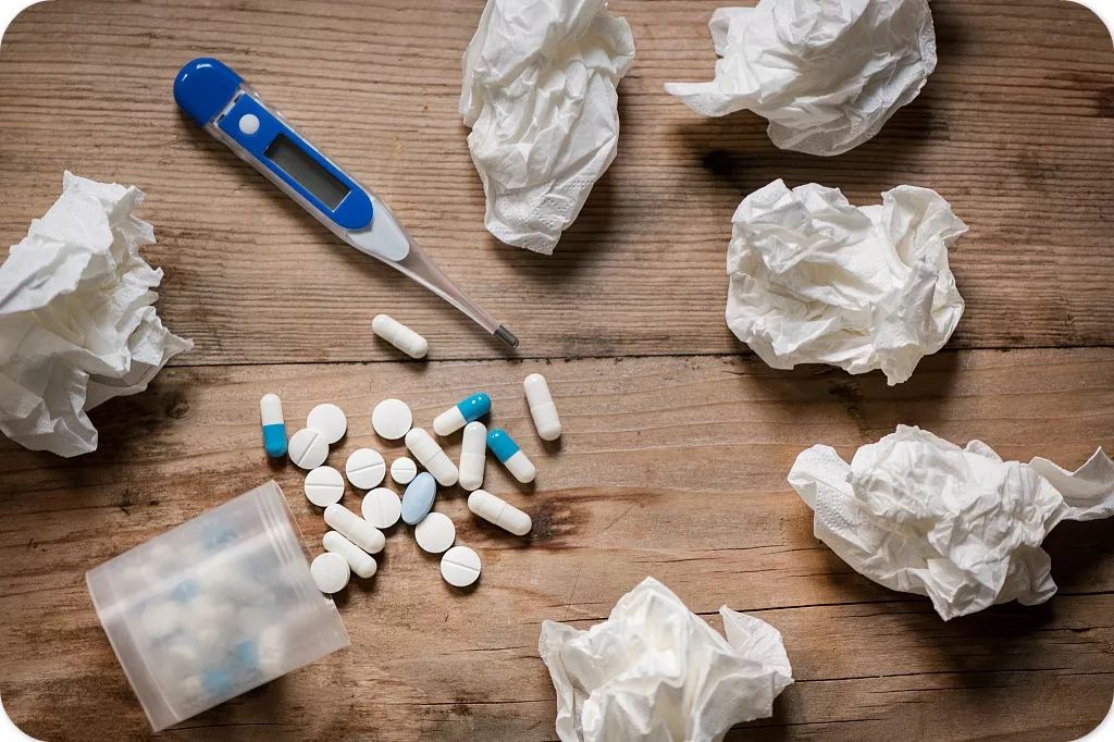 新生儿宝宝发烧怎么办,发烧应该喝热水还是冷水