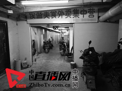 十多家外卖小店扎堆地下室事发南京天润城附近，存在消防安全隐患，相关部门决定责令