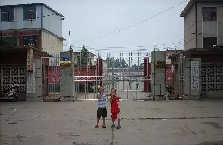 网吧和诊所编织起了南召县城丨小地方