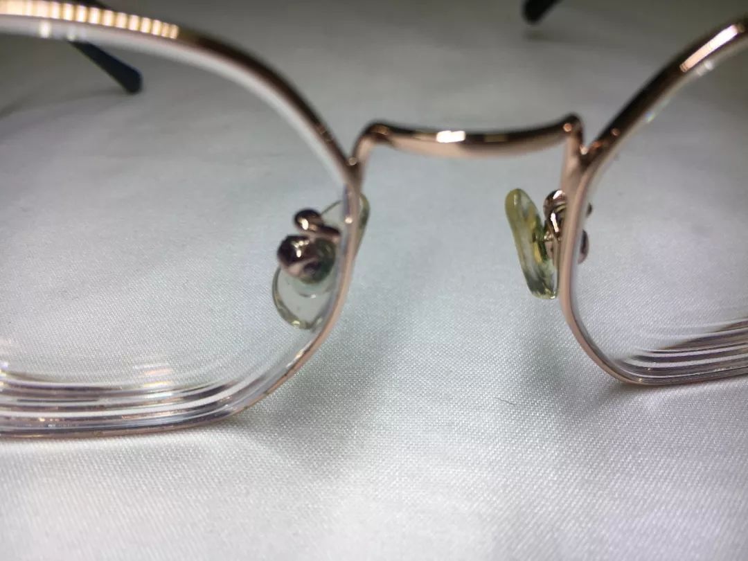 眼镜真正的清洁方式,眼镜总是脏脏的擦不干净