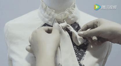 毛衣该不该收起来,毛衣腰侧边上有根带子怎么系好看