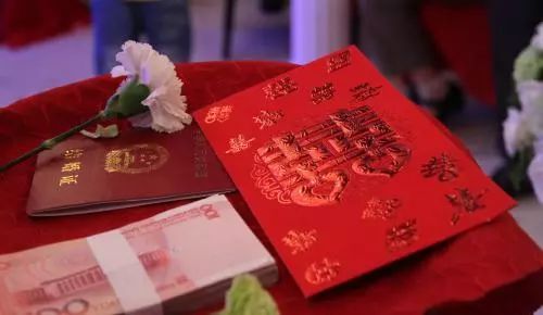 离婚三金彩礼能退还不,婚前的彩礼离婚要还么