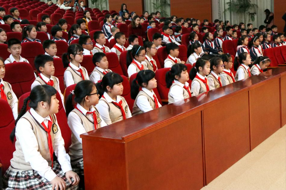 看着校园里熟悉的一切感慨万千,看到校园美好的景象