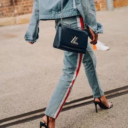 国内奢侈品集体降价，你会选择在家门口买包包吗？