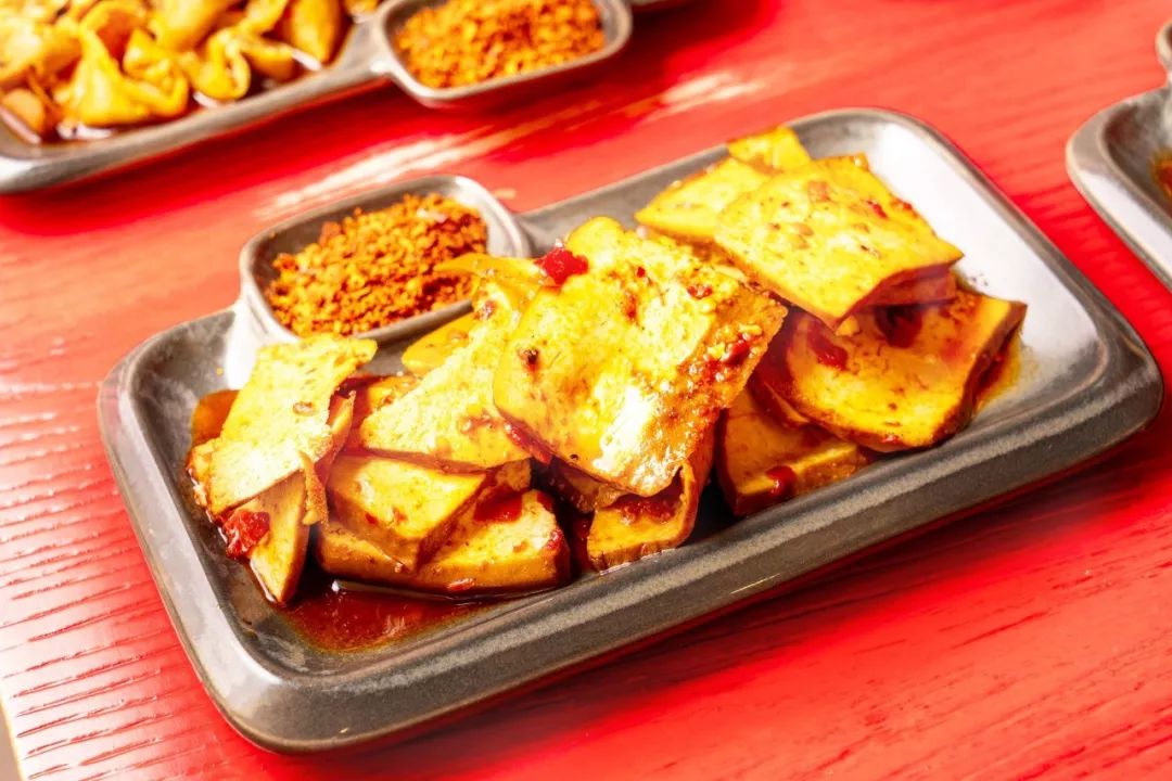 谭鸭血24小时营业,日均排队3h的谭鸭血来宁波了