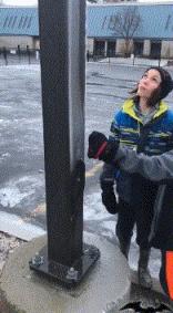 正经GIF囧图:女人不要和男人比骚,地铁上的泳装让人把持不住