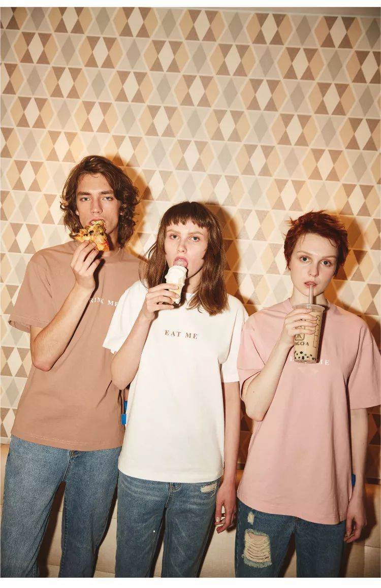 刘雯*服私**里出镜率最高的三种风格短袖，就这么穿了！