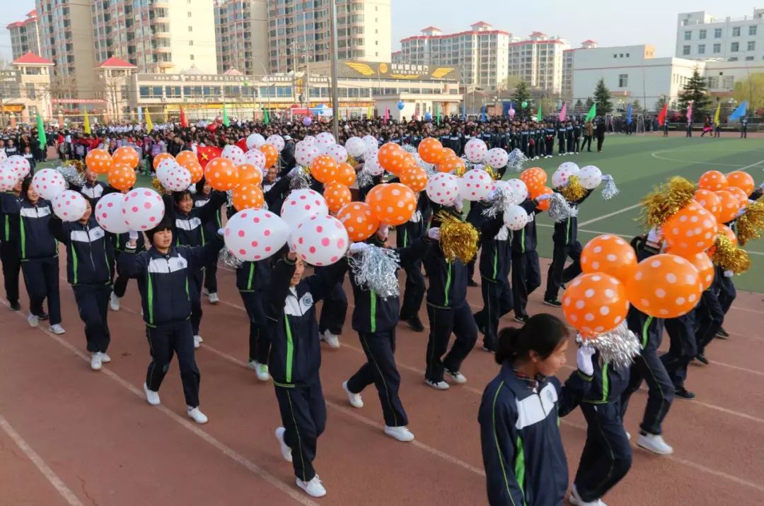 定格精彩瞬间彰显体育精神,丹棱中学60届田径运动会精彩瞬间