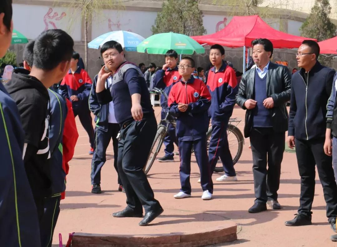 定格精彩瞬间彰显体育精神,丹棱中学60届田径运动会精彩瞬间